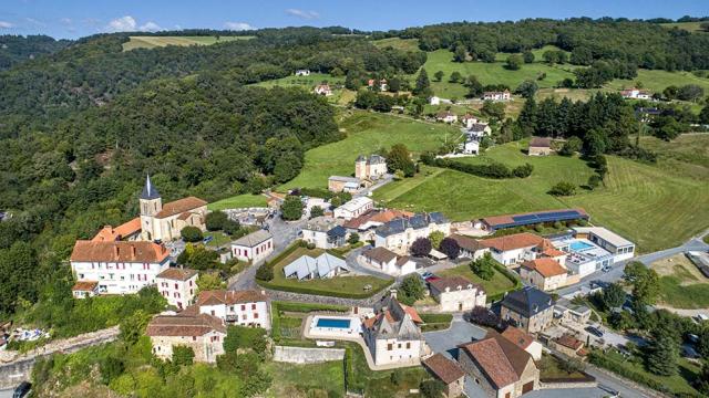 Vue de Terrou village vacances en drone