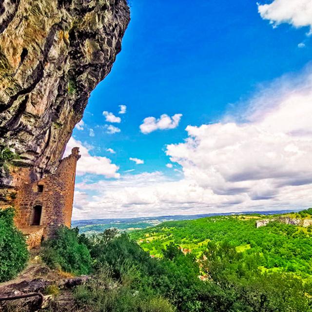 Château des Anglais à découvrir lors des randonnées avec le village club Terrou